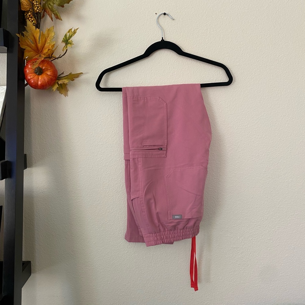 Chalk pink Yola scrub pants
